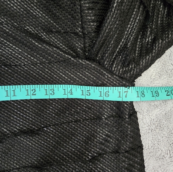 Joan & David Lightweight Black Cropped Textured Jacket With Mulberry Silk Trim. - Picture 9 of 10